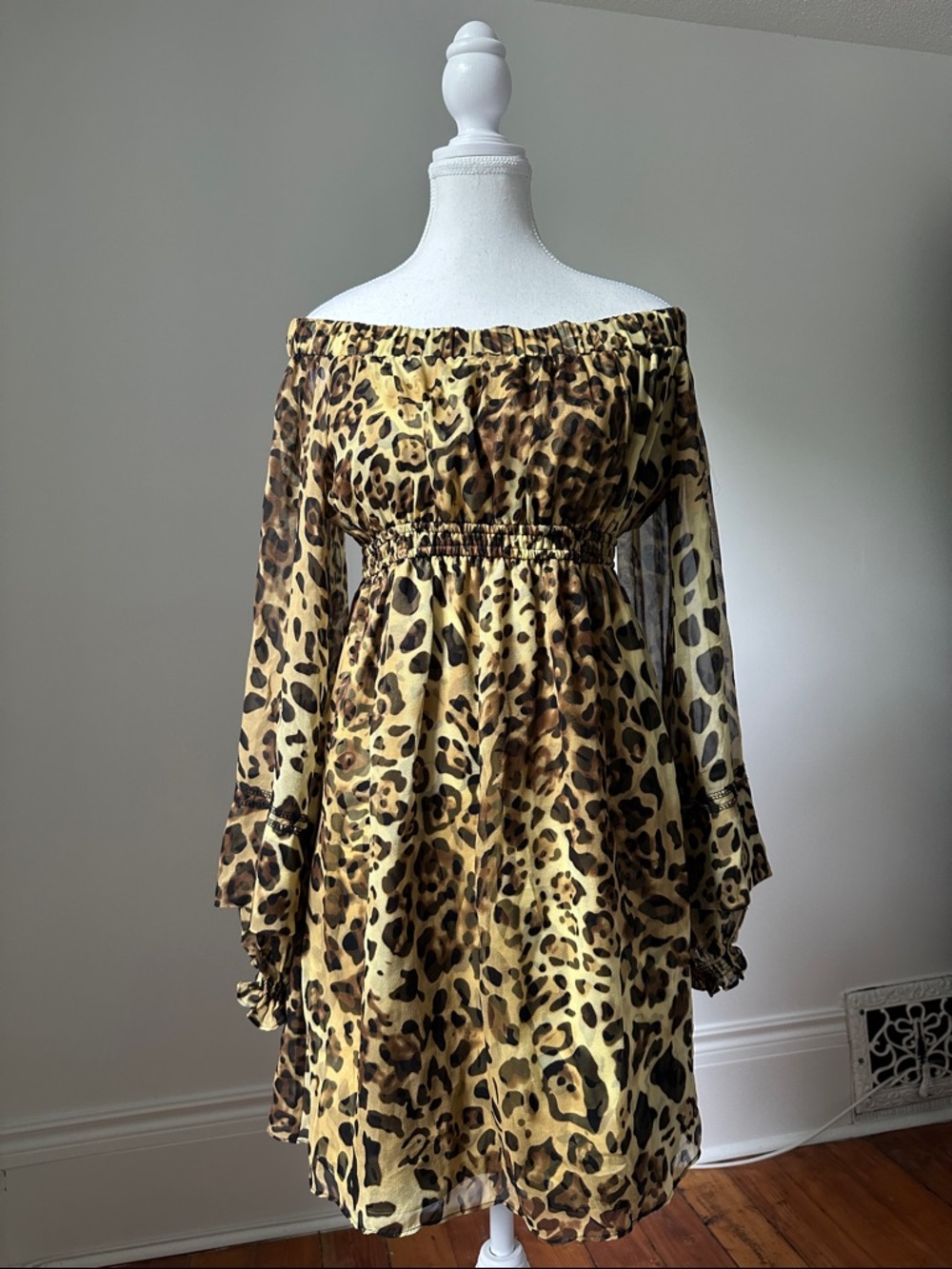 GUESS BY MARCIANO 100% Silk Cheetah Print Off the Shoulder Mini Dress Small